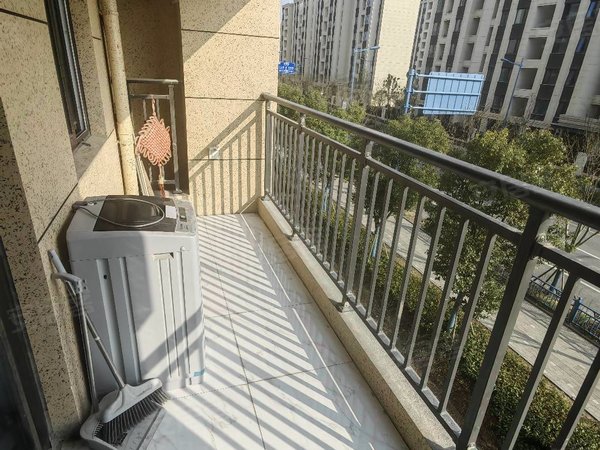 上海奉贤奉城保利玲玥公馆保利 2400三房一卫 可押一付一出租房源真实