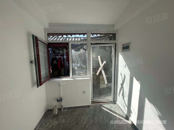 玻璃厂东街胡同小区1室1厅1卫15㎡南北180万