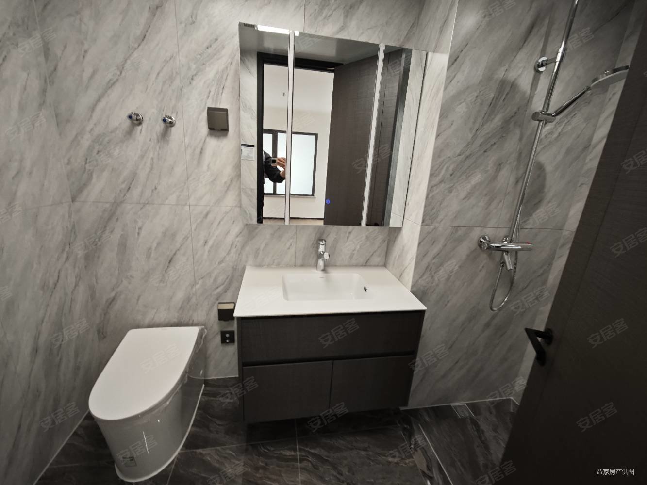 高新万科城3室2厅2卫108㎡南北60万