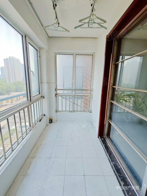 电梯洋房 客厅朝阳 南北通透 采光好 有地下室车位燕山银座北