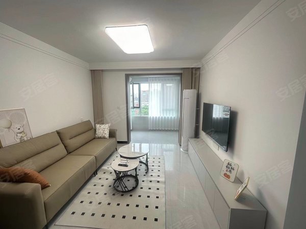 郑州金水花园路安华大厦实习优先,600一室一厅,地铁口,押一付一