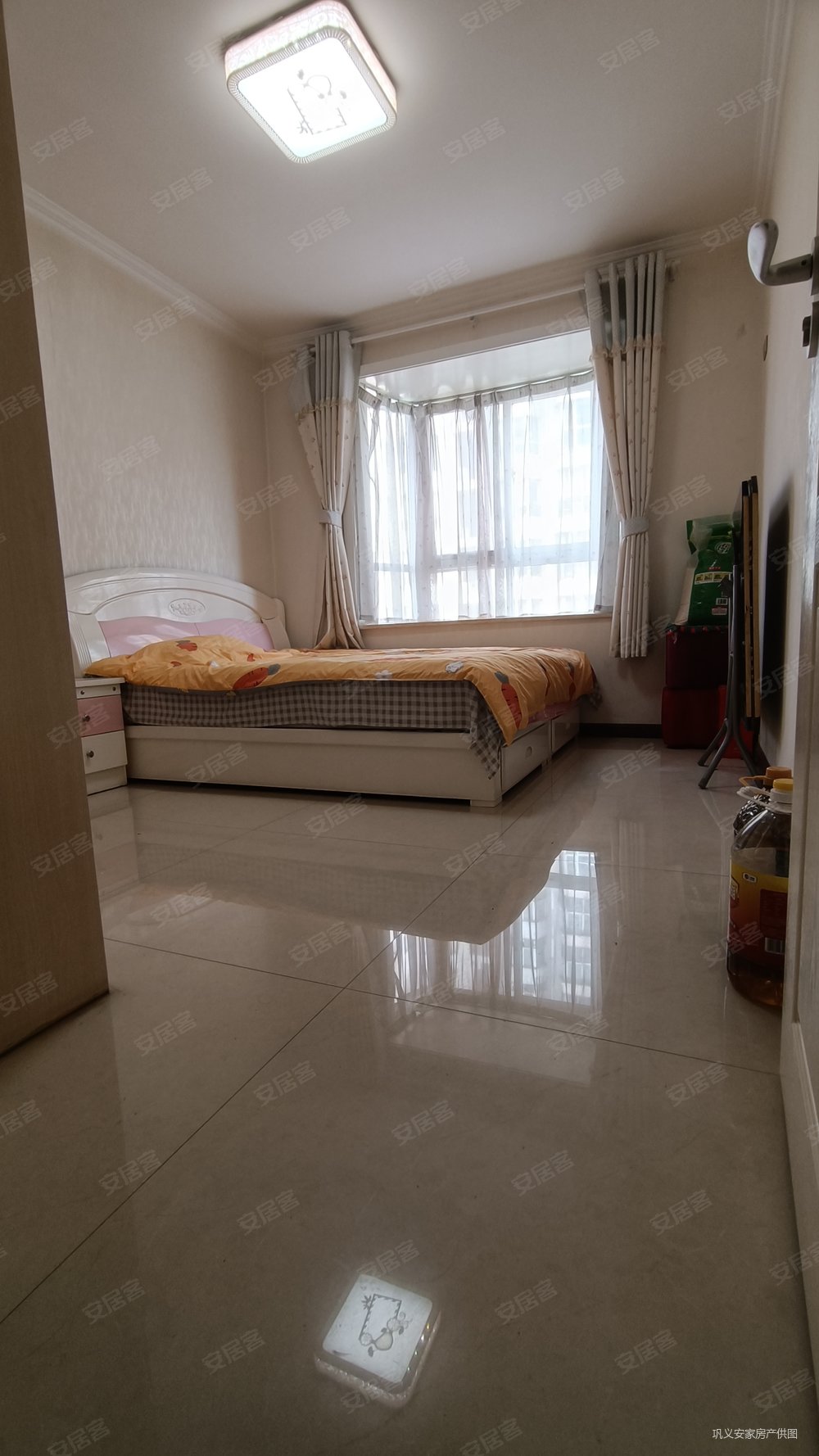 东方现代城  3室2厅2卫148平方米 85