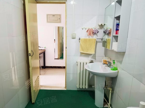 北京门头沟龙泉高家园新区高家园电梯南向一居室 交通便利 干净 家具