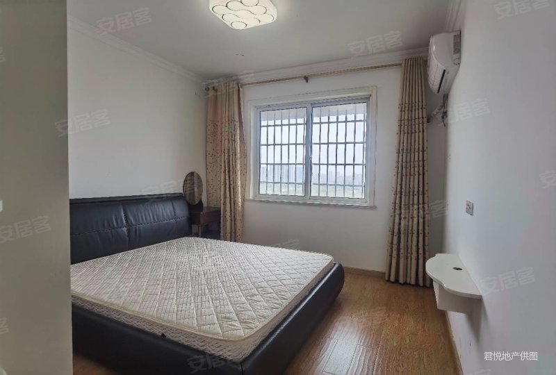 嘉城绿都电梯房顶复50万精装拎包入住诚意出售