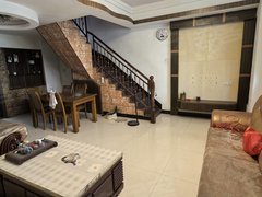 肇庆大旺高新区大旺4房2厅3卫出租大面积150平方,上下两层3个卫生间家私齐全出租房源真实图片