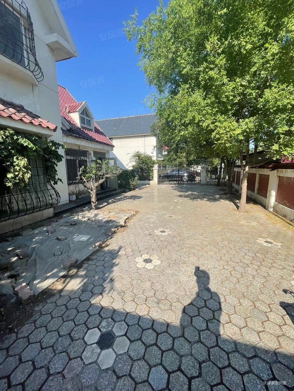 金龙花园台北别墅4室3厅3卫246㎡南北385万