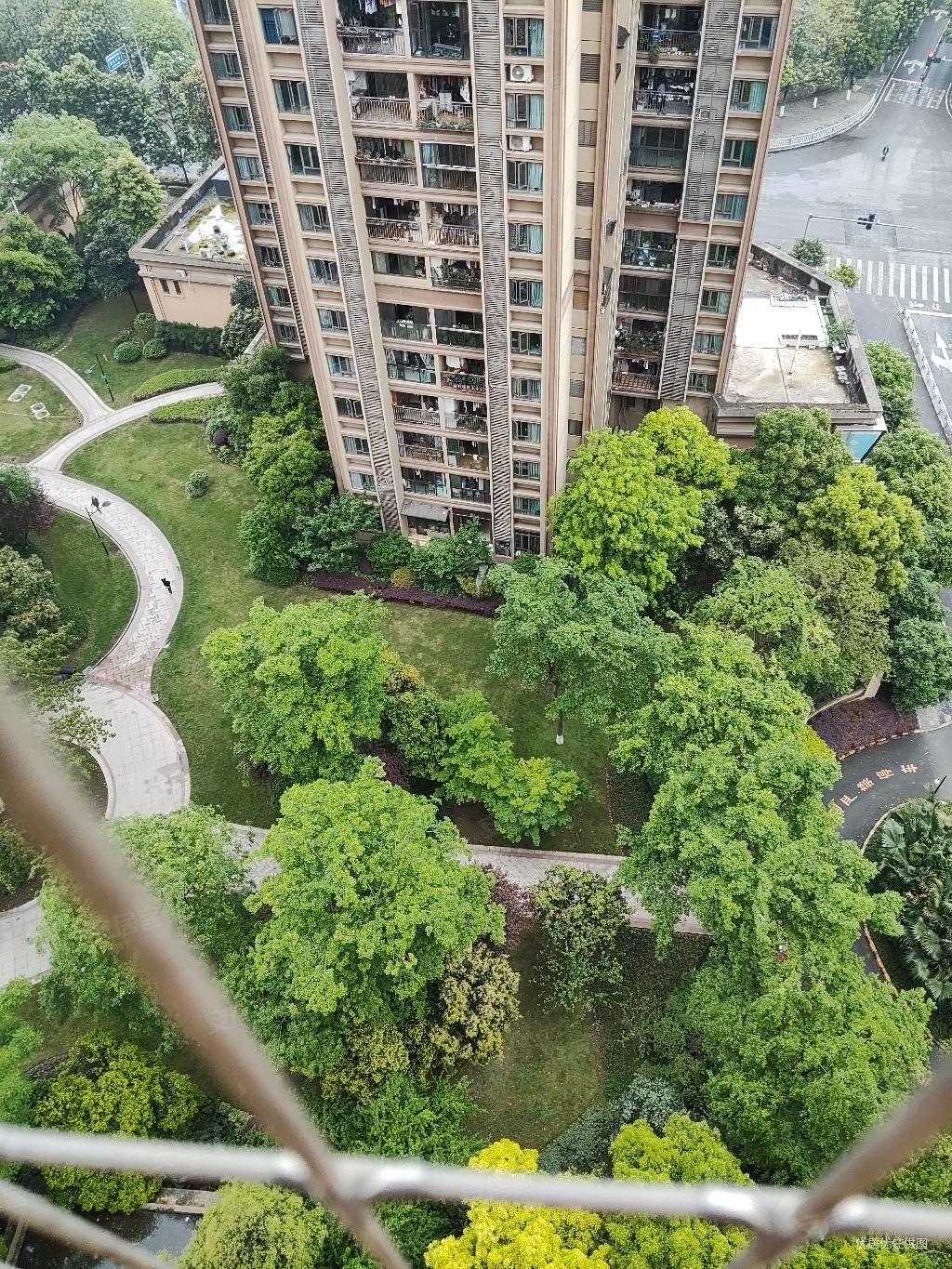 巴国城商圈内  品质大盘 次新小区  精装三房 拎包入住