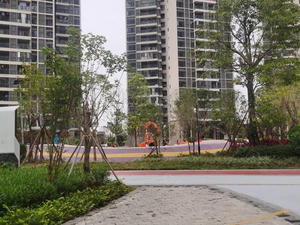 广州番禺石楼智联汽车小镇智联花园两房出租  1800  看房方便  抢手