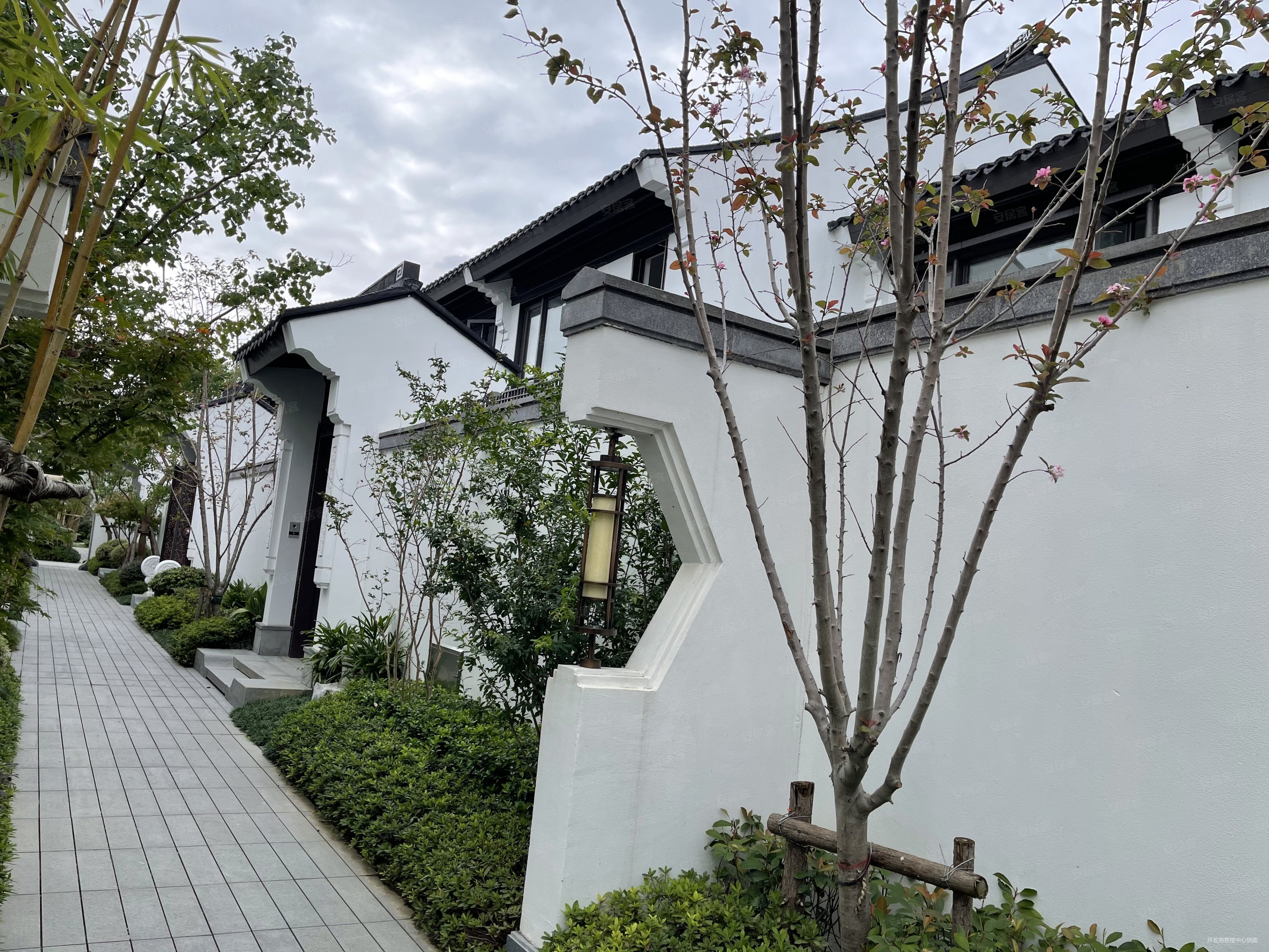 葛洲坝知丘别墅4室2厅4卫490㎡南北2100万