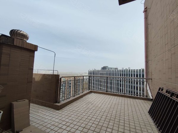 银川金凤正源南街森林半岛(别墅)顶层复式  带露台 可办公 生活设施