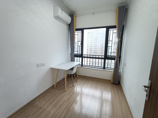 湾 精装四房 出门就是小学 接送方便免费看房不花钱出租房源真实图片