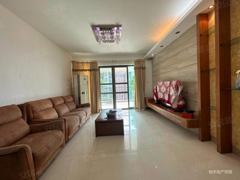 价格还可以少30万 东南向3房 带车位出售 笋 随时看房,景湖湾畔(一期)