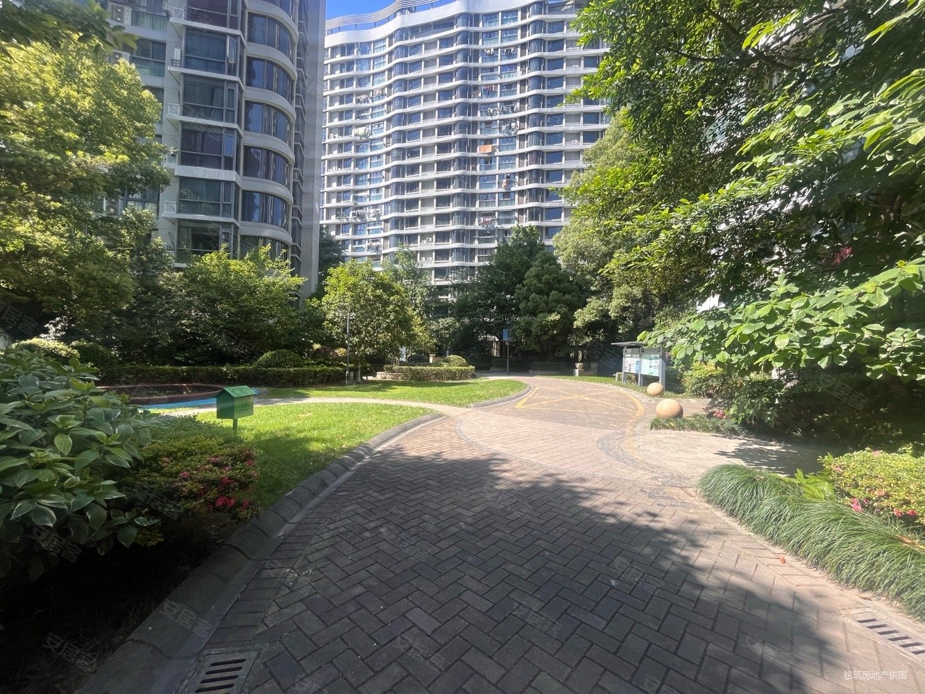 日湖花园日湖畔地铁口随时看房诚心出售中庭采光无遮挡