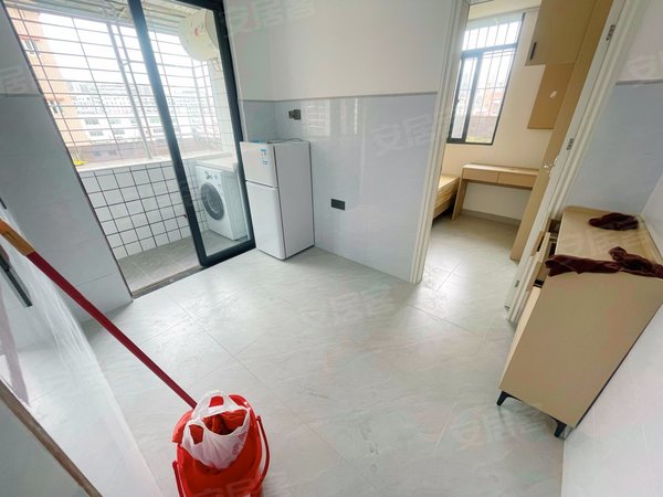 深圳龙岗坂田光雅园光雅园站 1室 电梯房 精装修 南北通透  带阳台 带