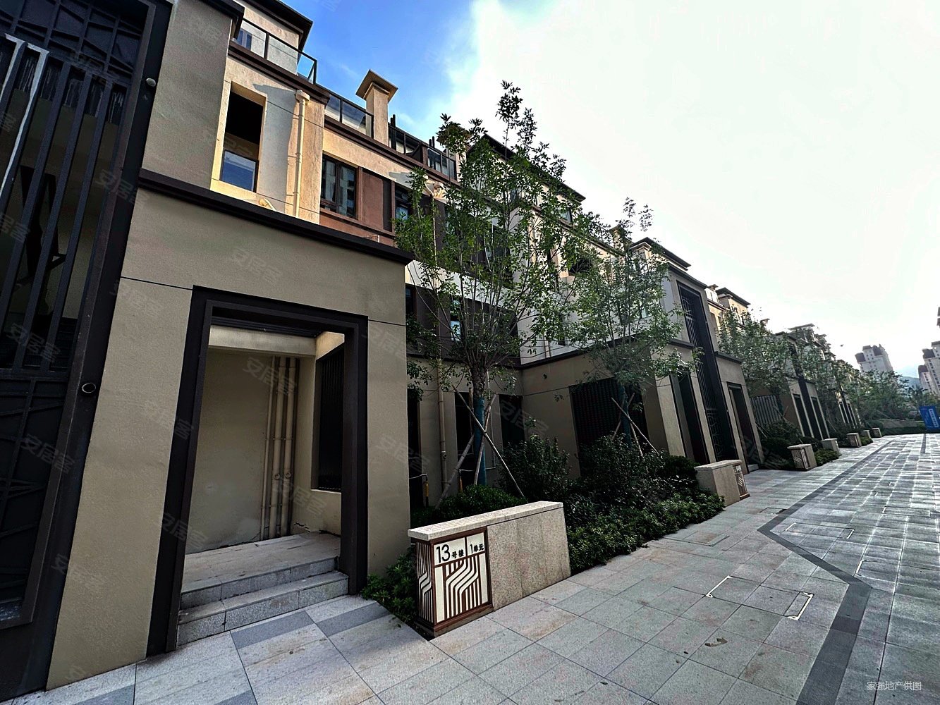 悦和山海3室2厅2卫109.37㎡南北118万