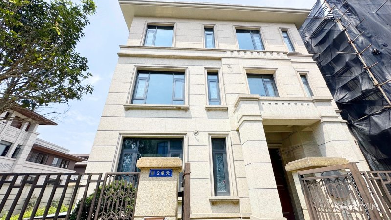 松山湖独栋别墅 诚心出售 后花园散步直接连接松湖烟雨景区