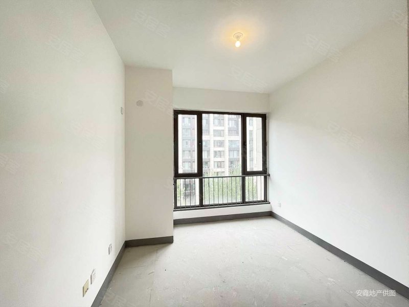 商品房 中间好楼层 环境优美 有电梯 集中供暖 临地铁,龙湖水晶郦湾