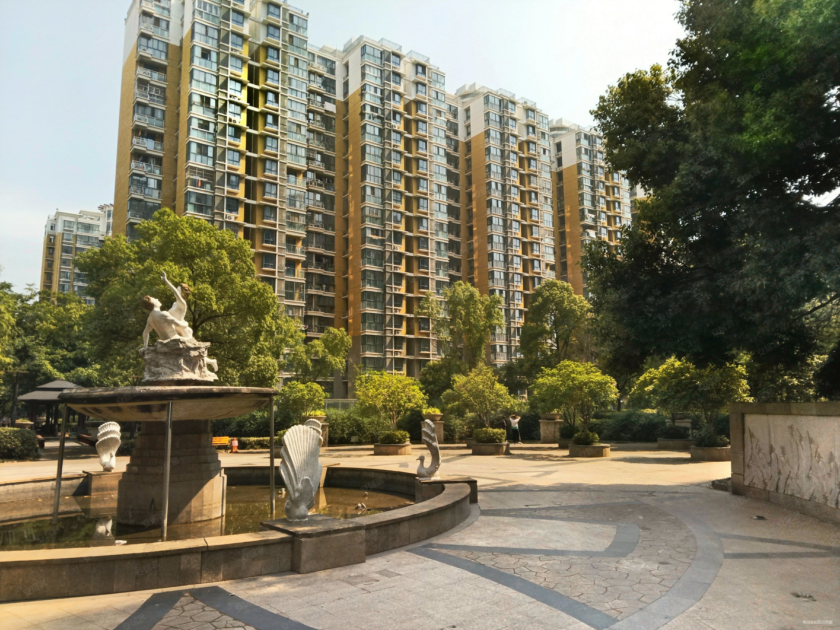 百家湖西花园伦敦城满五南向采光好密度低板楼