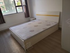 喀什喀什市喀什城区师苑小区男生合租房次卧室，800月短租，押一付一出租房源真实图片