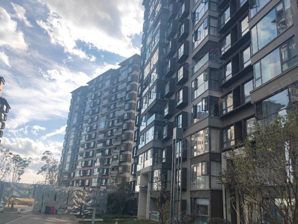 【多图】实地昆明花鹤翎,高新区租房,小高层精装三室新房,家具家电