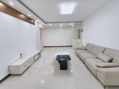 南阳宛城宛城城区超干净！出门就是超市 长江路经十路旁 诚发书香苑精装大三室出租房源真实图片