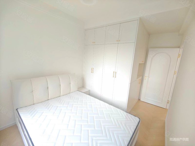 精装修送车位,产权清晰,价格面议!