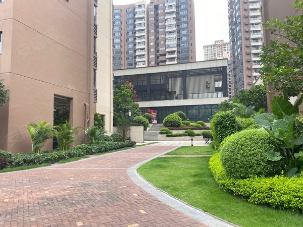 南宁江南五一路骋望珺玺急租骋望珺玺江景两房,家具齐全,拎包入住出租