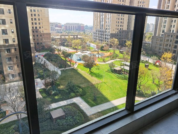 昆明官渡新螺蛳湾俊发观云海云中苑俊发观云海云中苑 4室2厅2卫出租