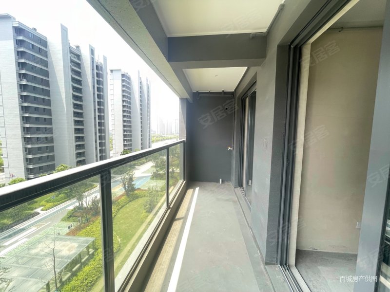 世外旭辉城(二期) 中间好楼层 双卫格局 电梯房 南北通透