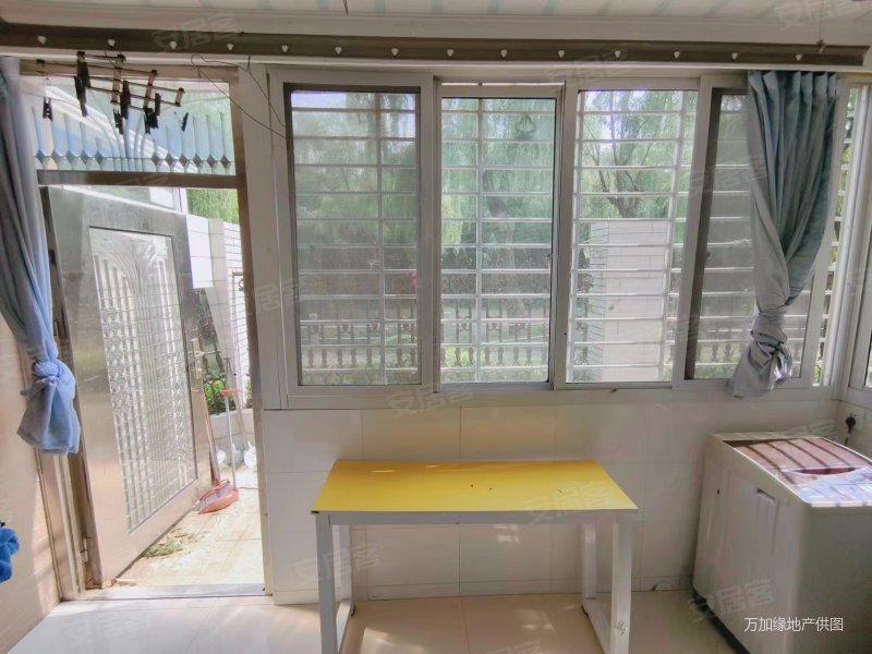 昌鑫花园降了 降了一楼送花园 满五年 带个固定车位 不靠马路,昌鑫花