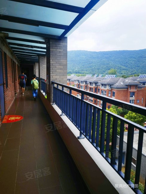 华府国际 复式小三居 楼龄新 精装好房 中间楼层采光好