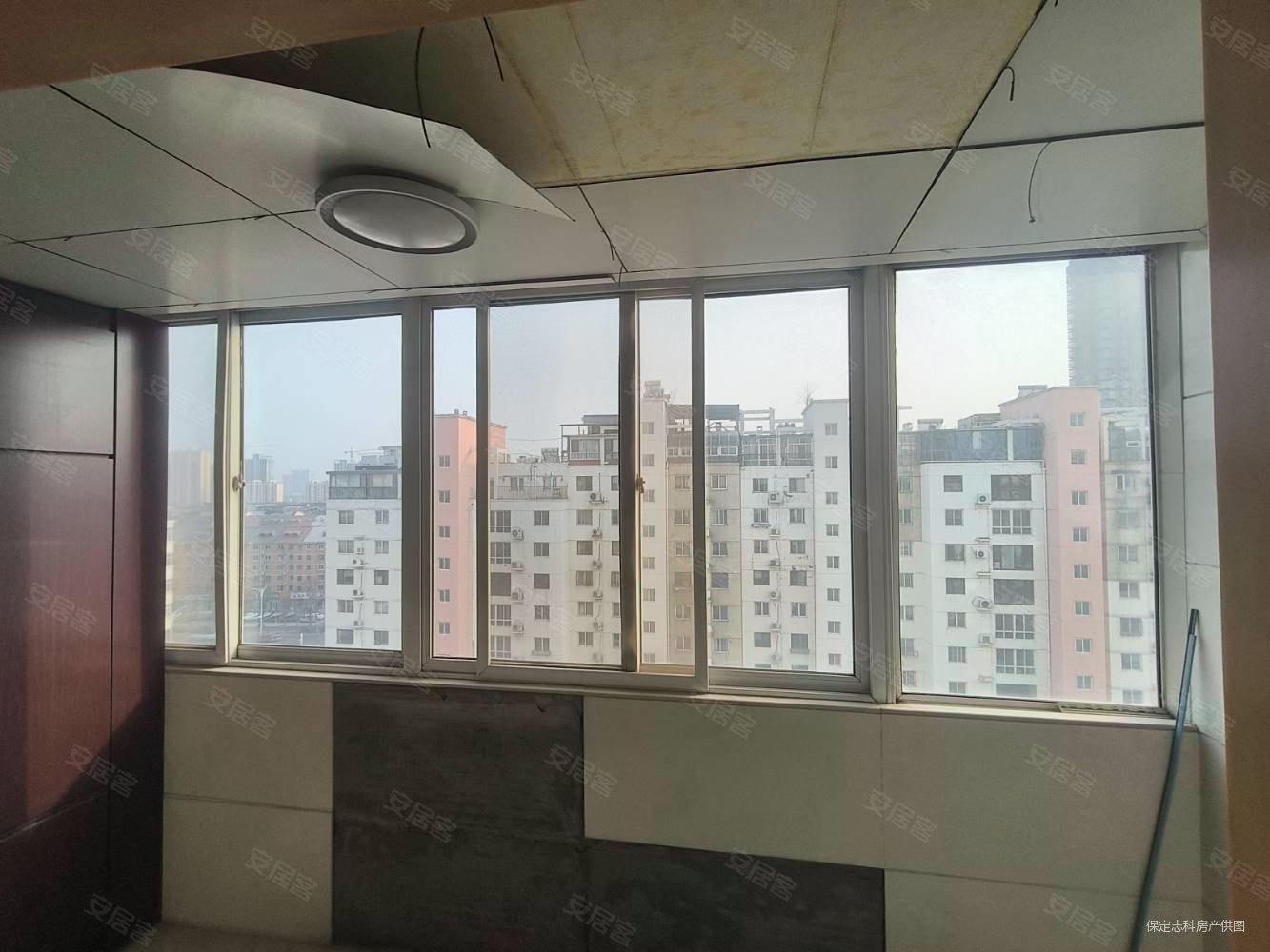 世纪华庭4室2厅3卫241㎡南北180万