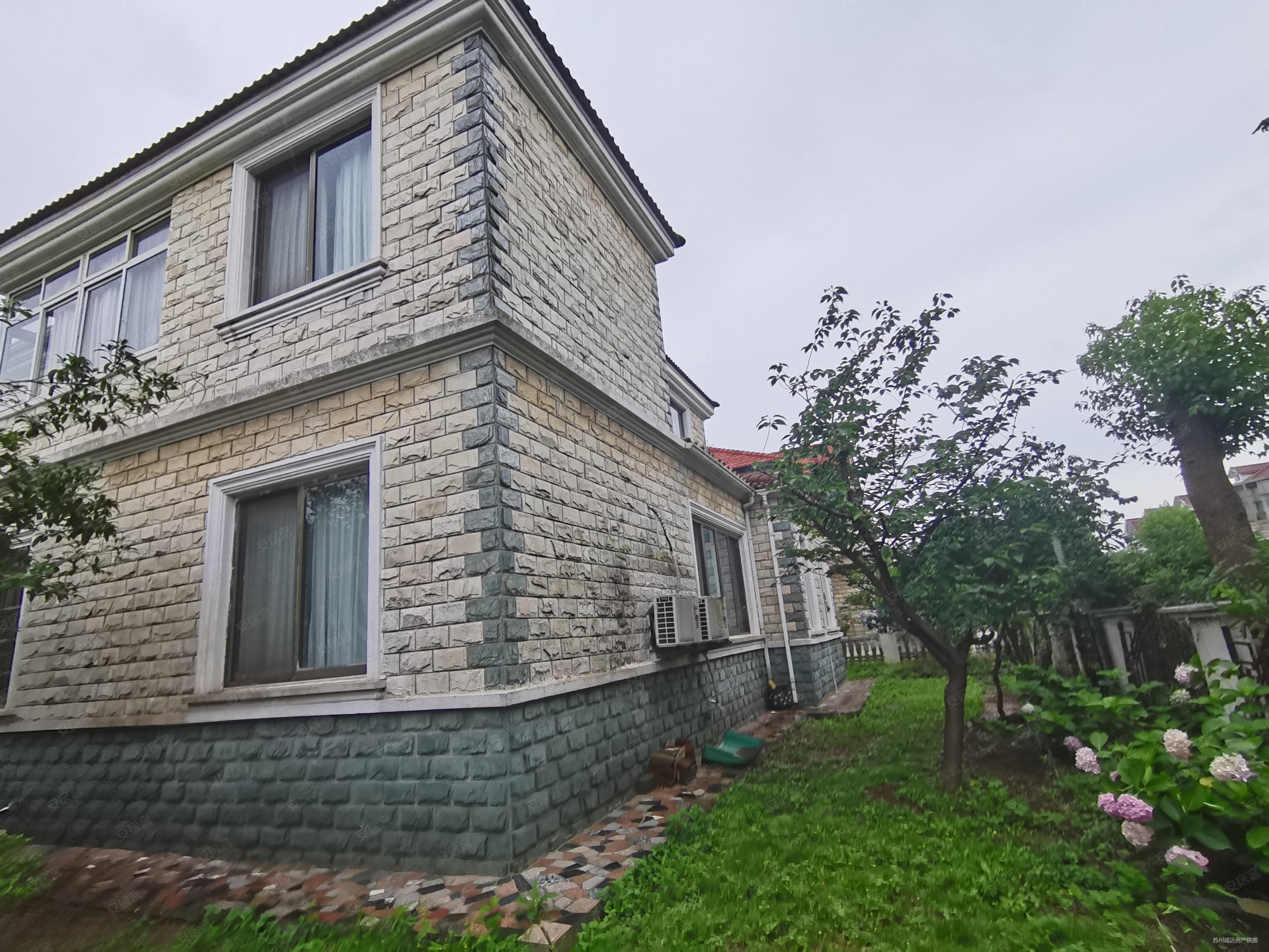 鸿运花园5室3厅4卫276㎡南北1200万