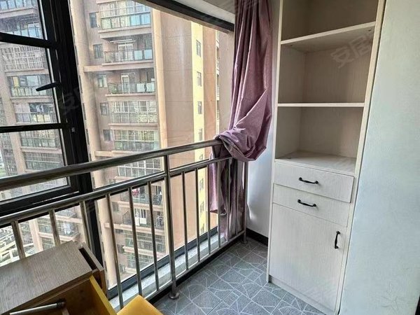玉溪红塔红塔城区万裕生态城万裕精装2室家具家电非常齐全包物业费