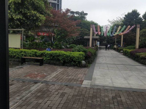 重庆九龙坡石桥铺华宇老街印象可短租,三百至八百,无中介费,精装单间