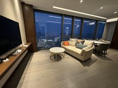 郑州金水花园路正弘城楼上丽汀公寓一室一厅出租全景落地窗家具齐全出租房源真实图片