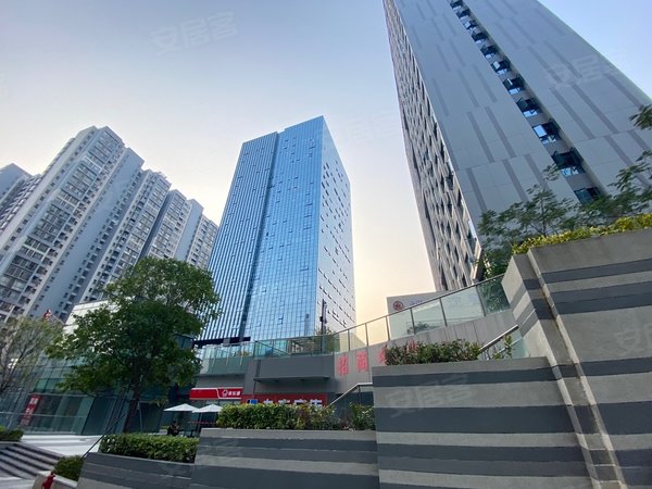 深圳宝安港隆城阳基九方广场宝安九方广场车位多三房出租看房方便精装