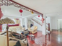 北京玫瑰园新出精装双拼别墅，地上两层适合居家，看房可以随时