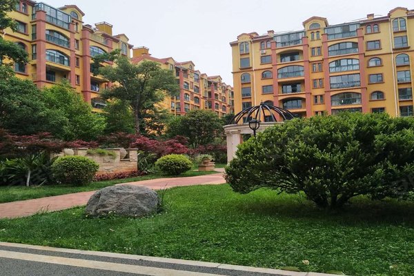 格拉斯香水小镇怎么样,格拉斯香水小镇周边房产中介经纪人评价-昆明