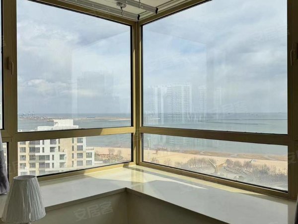 金梦海湾一号,紧邻海边,小区环境好,位置好,包物业取暖