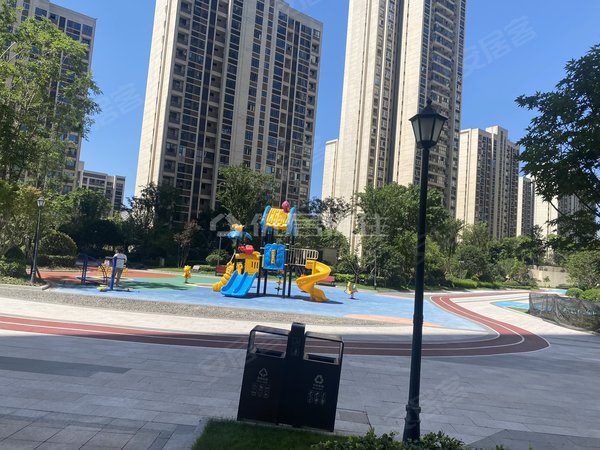 重庆渝北木耳中国摩金棕公馆3室 中国摩三期 1800元每月 精装 押一付