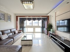 桂林叠彩中山北路沃尔玛群众路口 群山花苑 电梯三房两卫 家具齐全 钥匙在手！出租房源真实图片