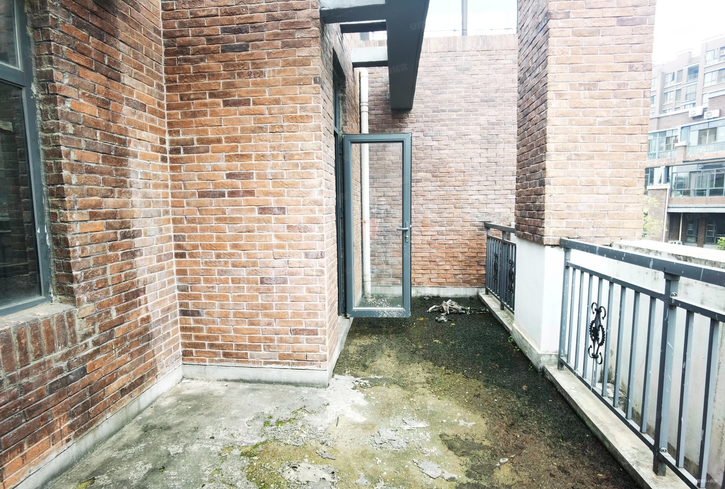 恒大龙城(别墅)4室2厅3卫188㎡南北215万