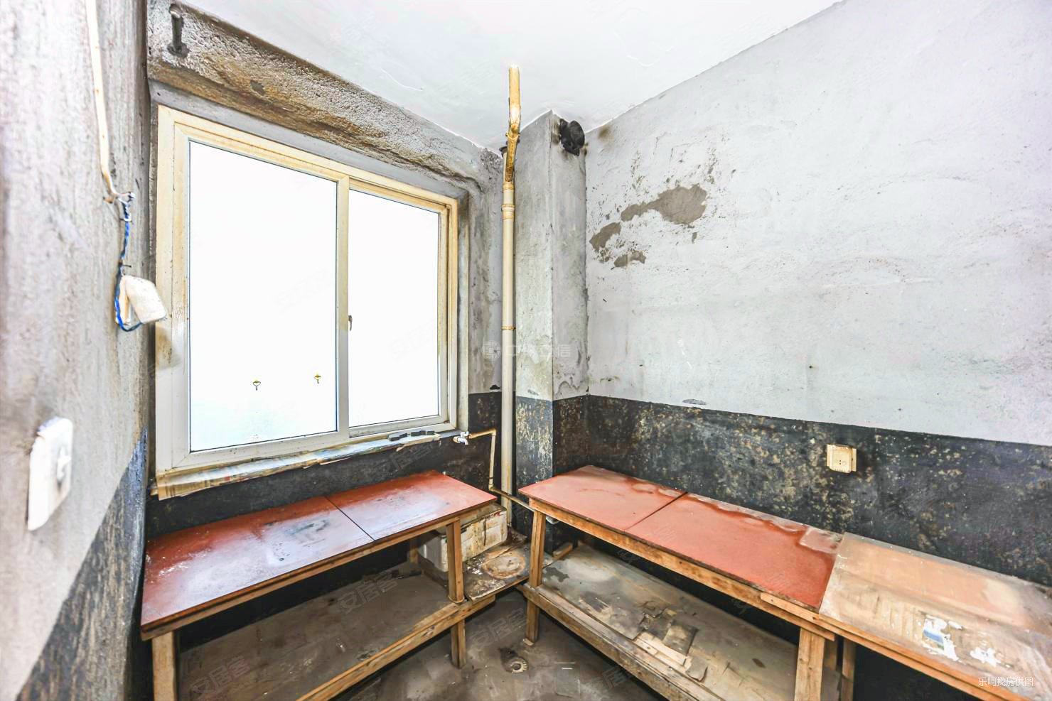 胪雷地铁口,商品房大4房,一梯2户,南北通透,城南小筑二手房,172万,4室