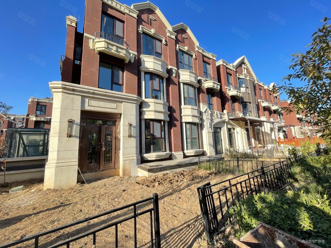 西青区精武镇金地锦泽苑联排别墅,院子100平,地下室80平,金地艺墅家锦