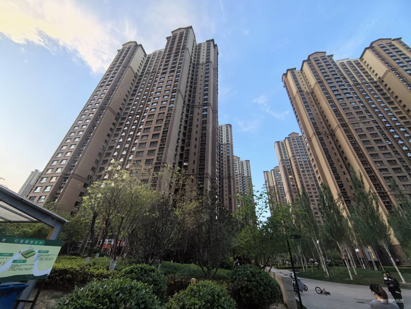 西中环 兰亭御湖城西区 精装小三居  急售价格合适