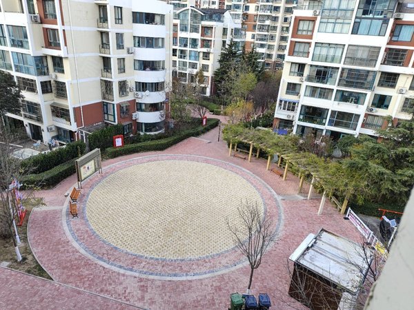 青岛崂山颐中体育场金顶花园崂山大拇指广场 精装套二 家具家电齐全