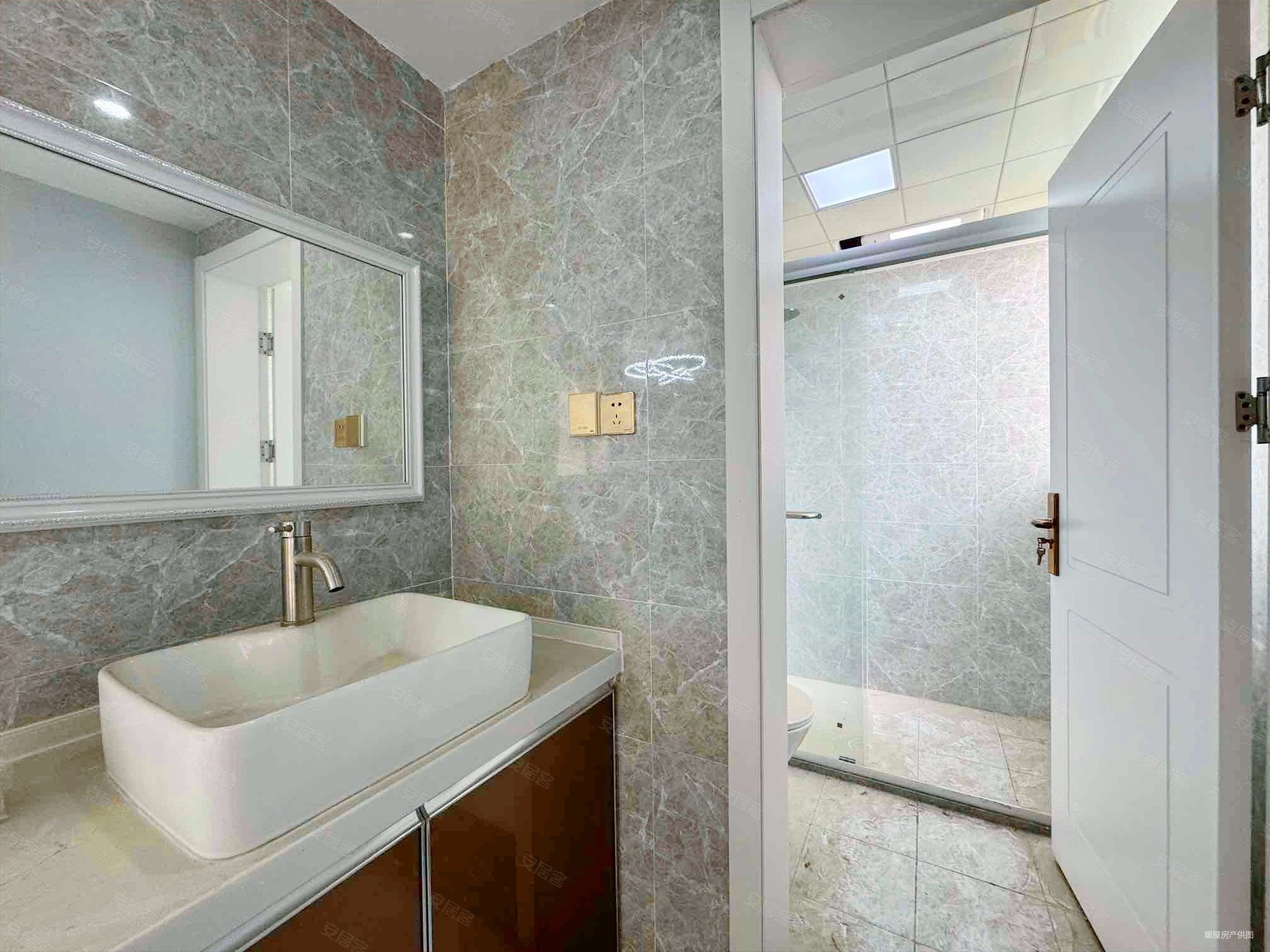 万达广场地铁口新泰康新村旁大丁佳苑婚装小两房满五包土出