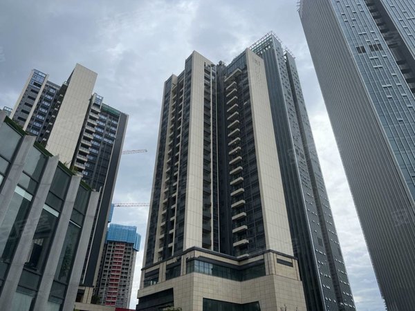 深圳光明光明宏发万悦山光明中心区 万悦山四房空房出租!