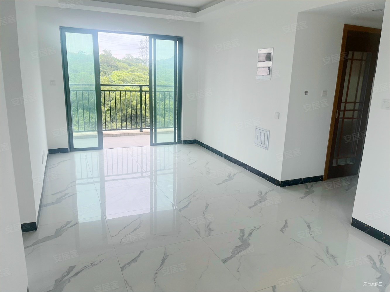 丰泰橡树溪谷(居住舒适非常安静)全新装修2房 业主急卖